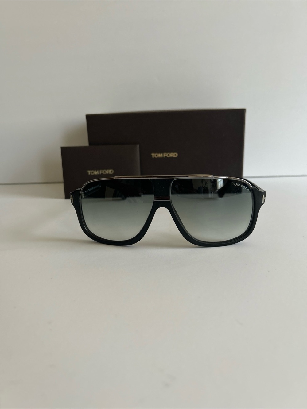 Tom Ford Eliott Sunglasses with Gray Gradient Lenses and box